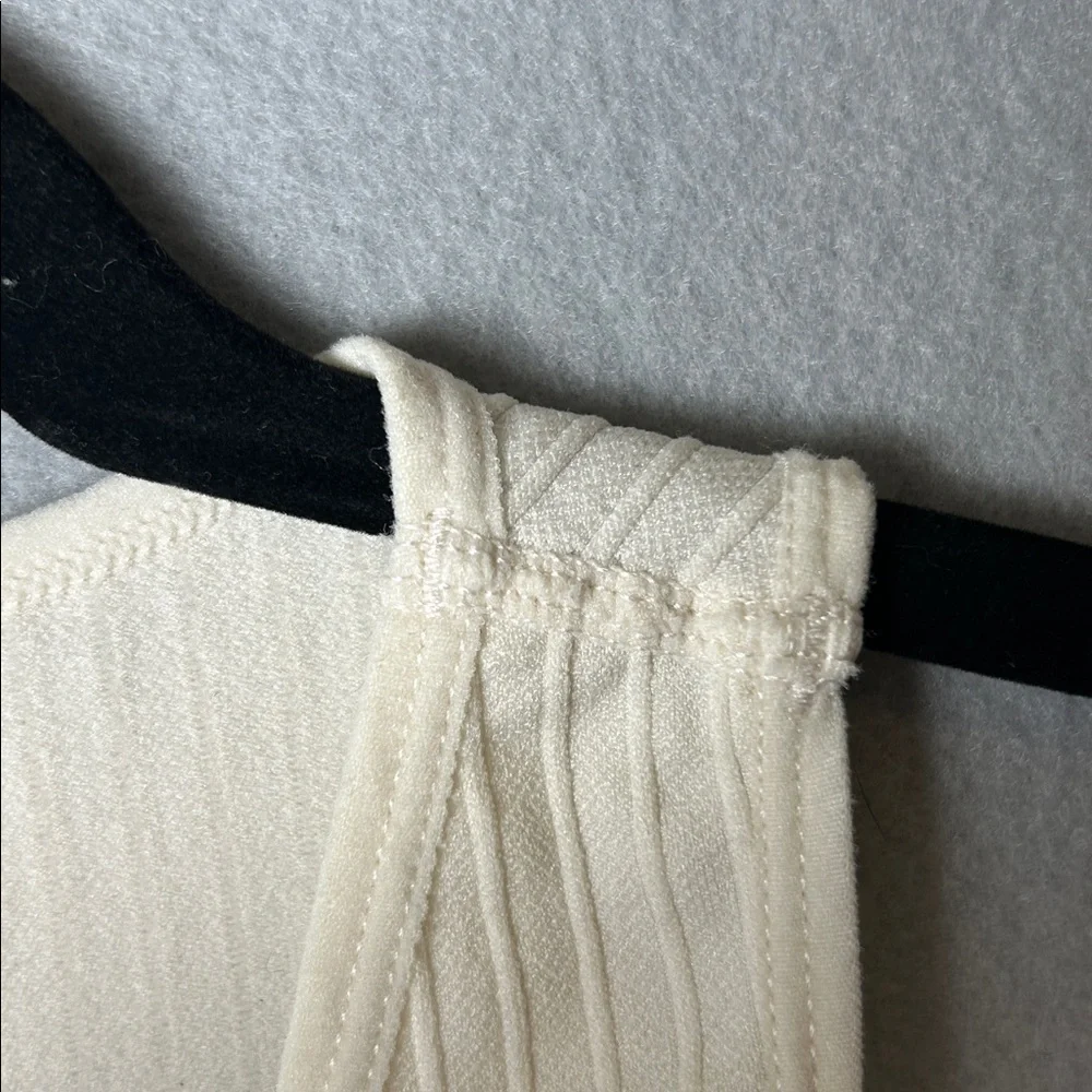 DANSKIN Intimates Bodysuit‎ Cream Ivory Plunge Neck Minimalist basics Sz M